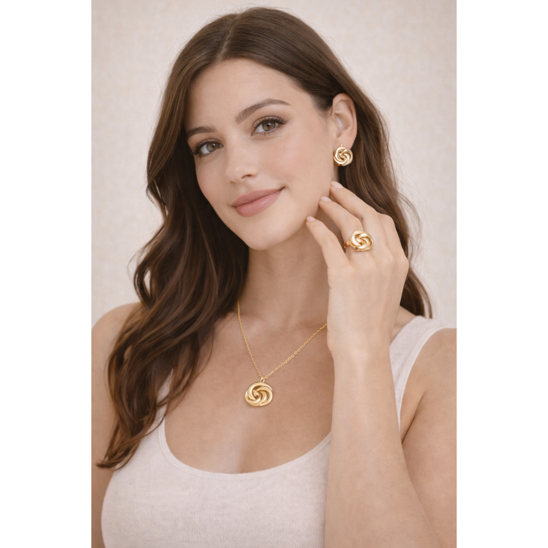 Aurélie Knot Necklace